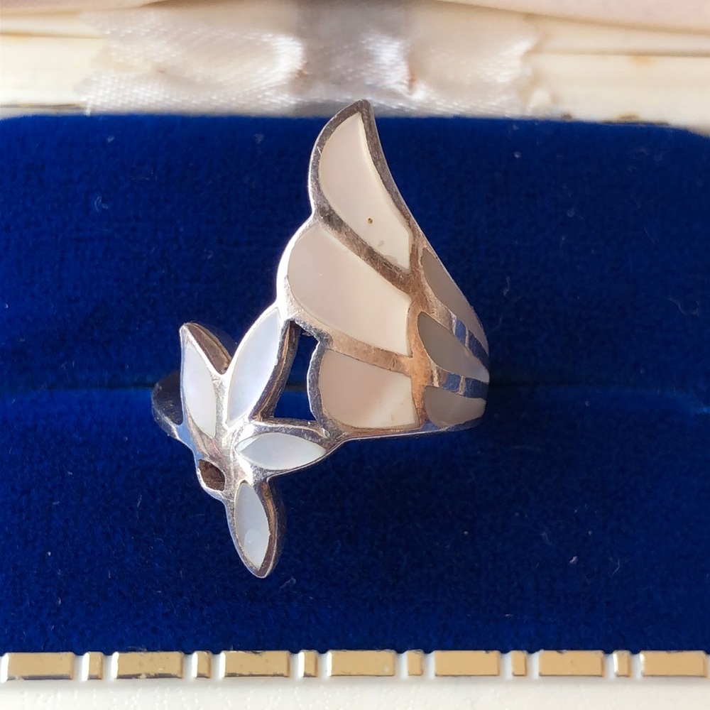 Vintage Solid Sterling Silver Mop Ring 925 S 7.5 - image 1